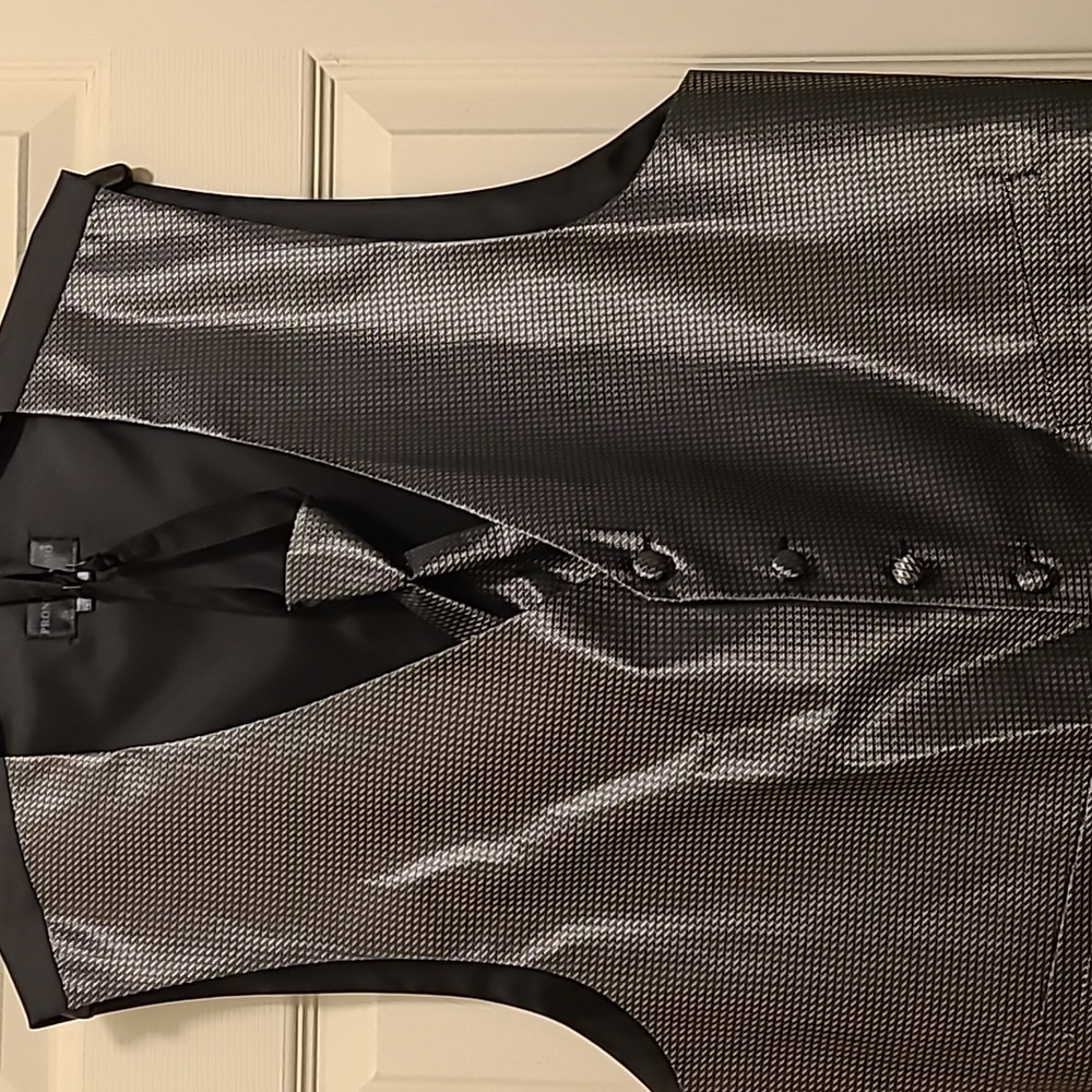 Pronto Uomo Men's Tuxedo Vest Large Gray/Silver, Excellent condition, worn once.